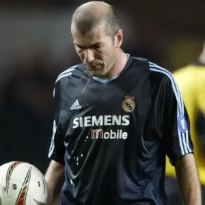 REAL MADRID 2003/04 (RETRO AWAY) LA LIGA