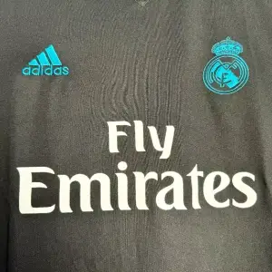 REAL MADRID 2017/18 (RETRO AWAY) LA LIGA