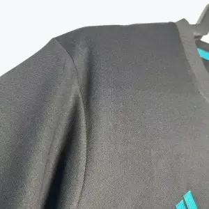 REAL MADRID 2017/18 (RETRO AWAY) LA LIGA