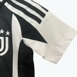 JUVENTUS 2024/25 (KIDS) HOME